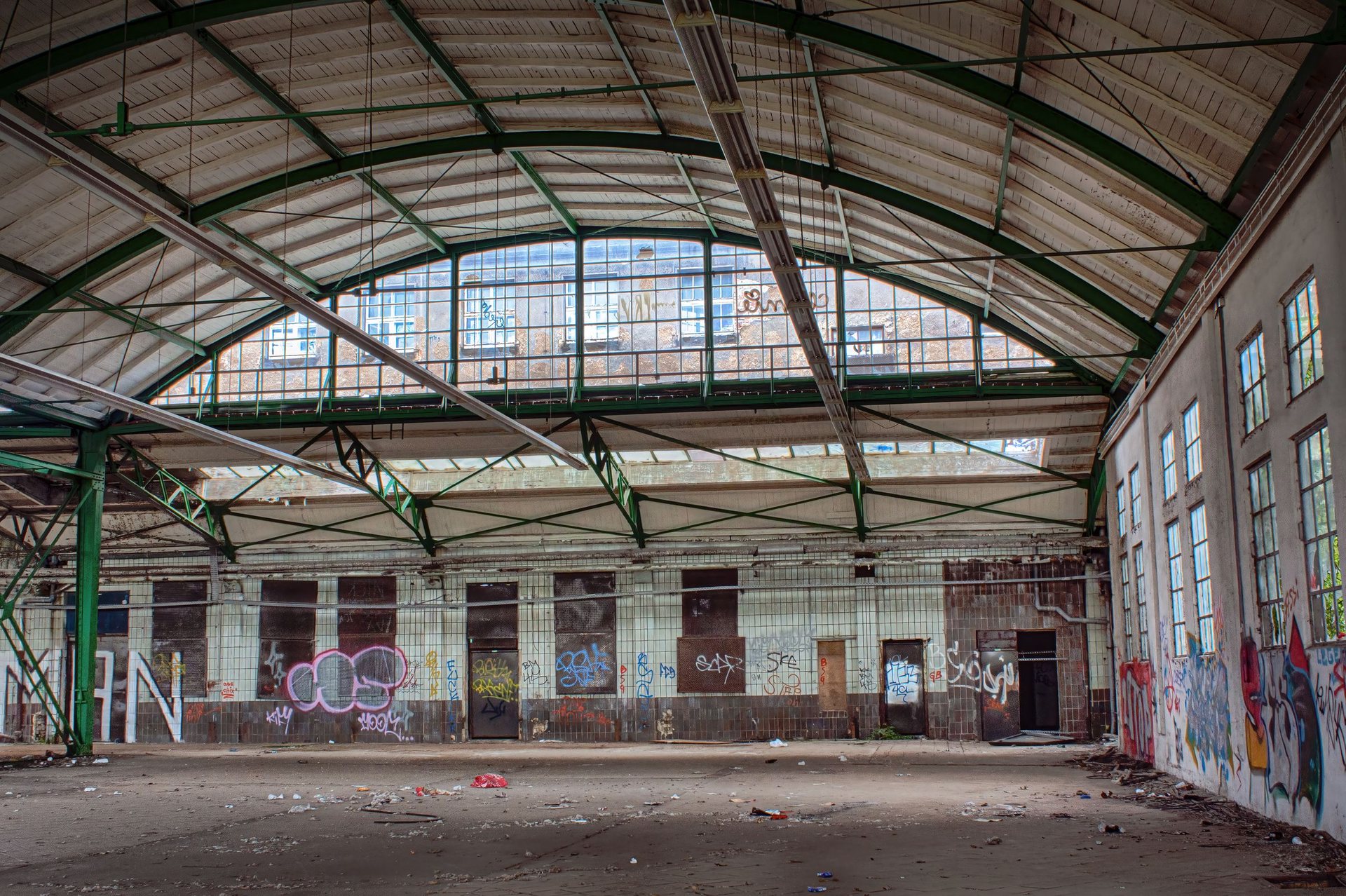 Halle industrielle vacante, site en friche