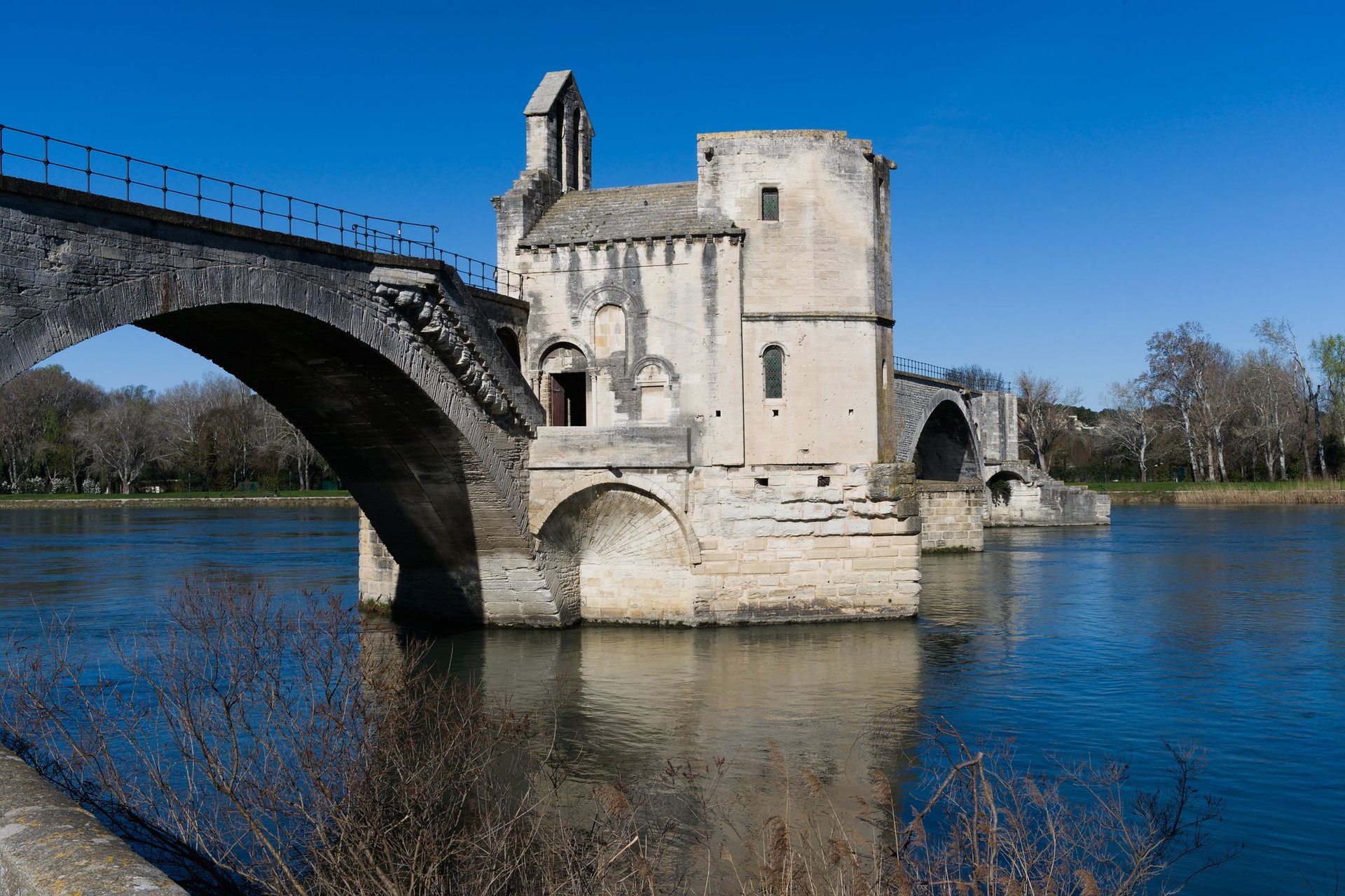 Vue d'Avignon, pont Saint-Bénézet sur le Rhône