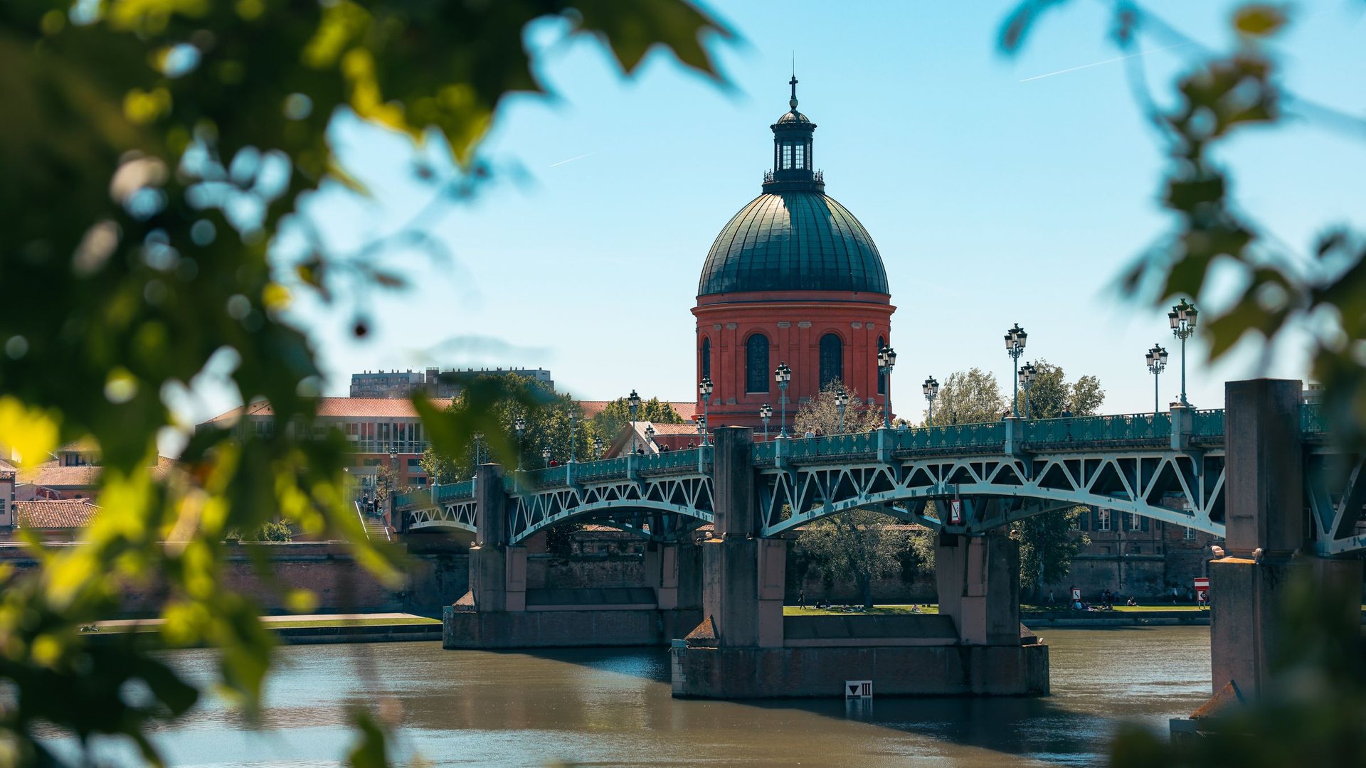 Vue de Toulouse, dôme de la Grave et pont Saint-Pierre sur la Garonne